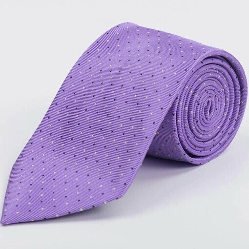 Аренда галстука сиреневого цвета с мелким черно-белым узором для мужского костюма