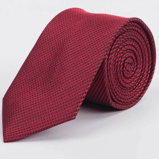 Аренда галстука бордового цвета с черным узором для мужского костюма