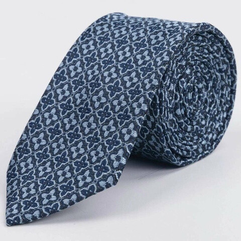 Галстук напрокат голубого цвета с фактурным чередующемся узором для мужских костюмов