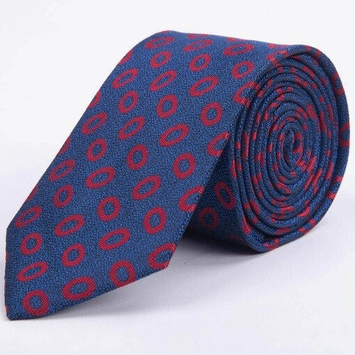 Синий точечно-фактурный галстук в аренду с крупными красными кольцами для мужских костюмов
