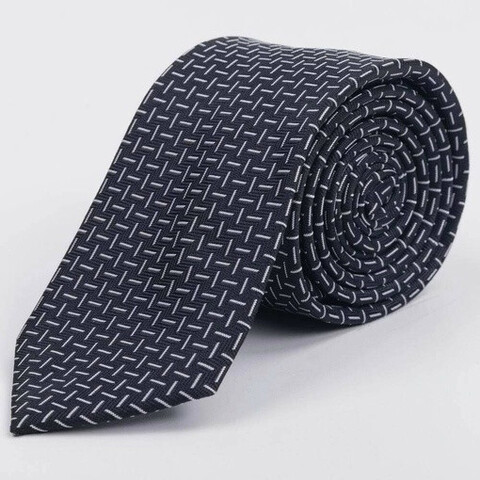 Арендовать черный галстук с белыми непересекающимися узорами для мужского костюма