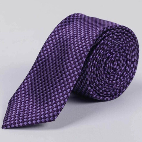 Аренда фиолетового галстука с мелким шахматным узором для мужского костюма