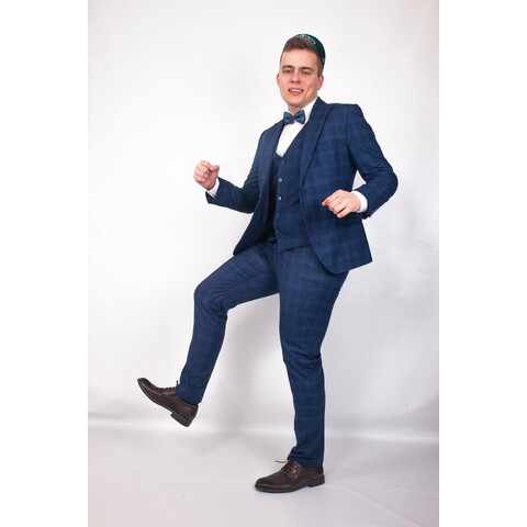 Мужской клетчатый костюм темно-синего цвета в клетку напрокат